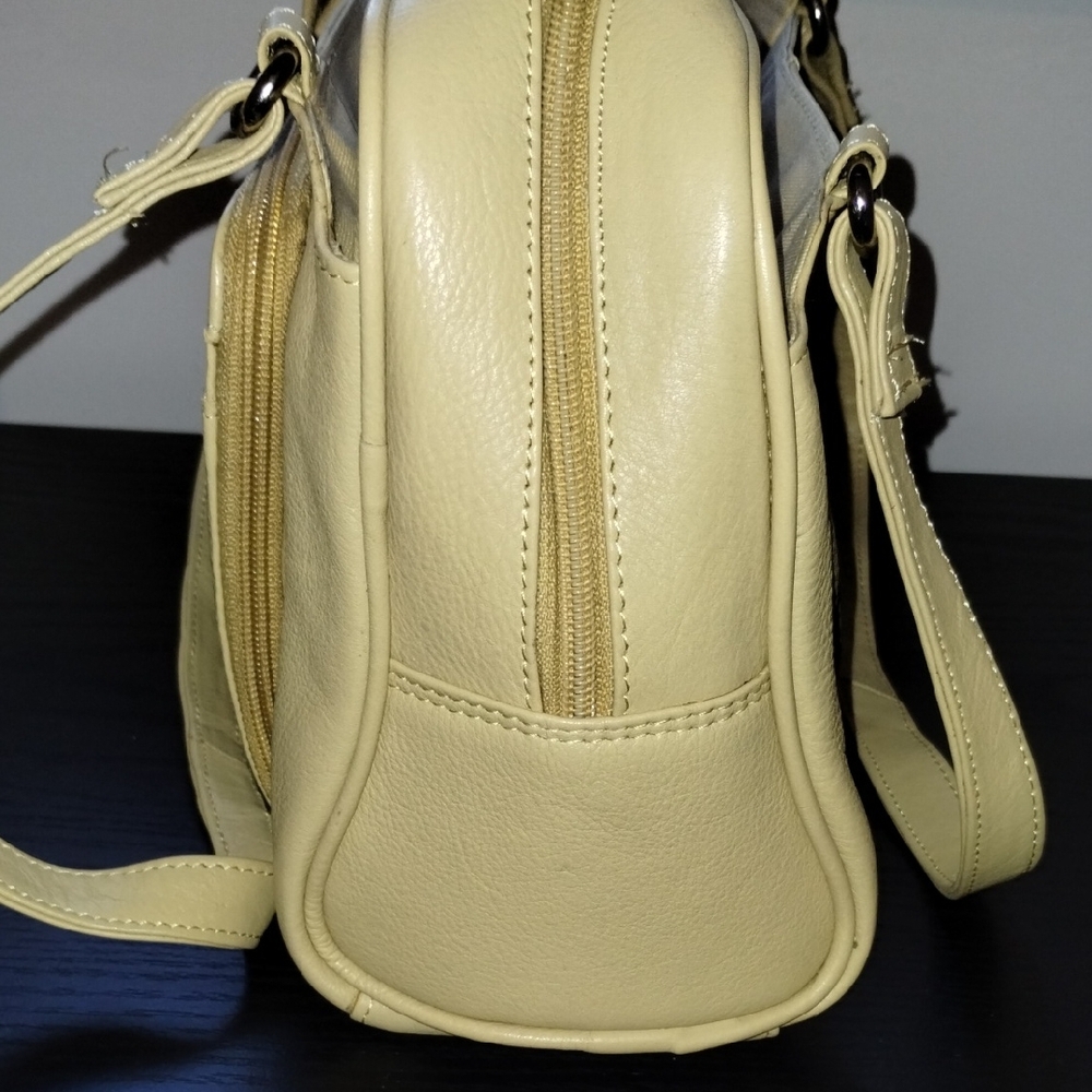 Chic Beige Leather Shoulder Bag - Picture 11 of 16